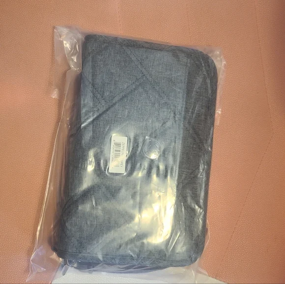 Lug Charcoal Quilted Wristlet - Picture 6 of 6